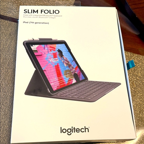 New Logitech Slim Folio Case for iPad (7th Generation) - Black - Picture 1 of 2